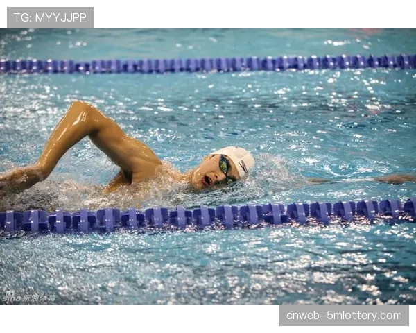 特写:乌克兰游泳选手在波兰训练基地的日常,备战世锦赛不忘家国 特写:乌克兰游泳选手在波兰训练基地的日常,备战世锦赛不忘家国